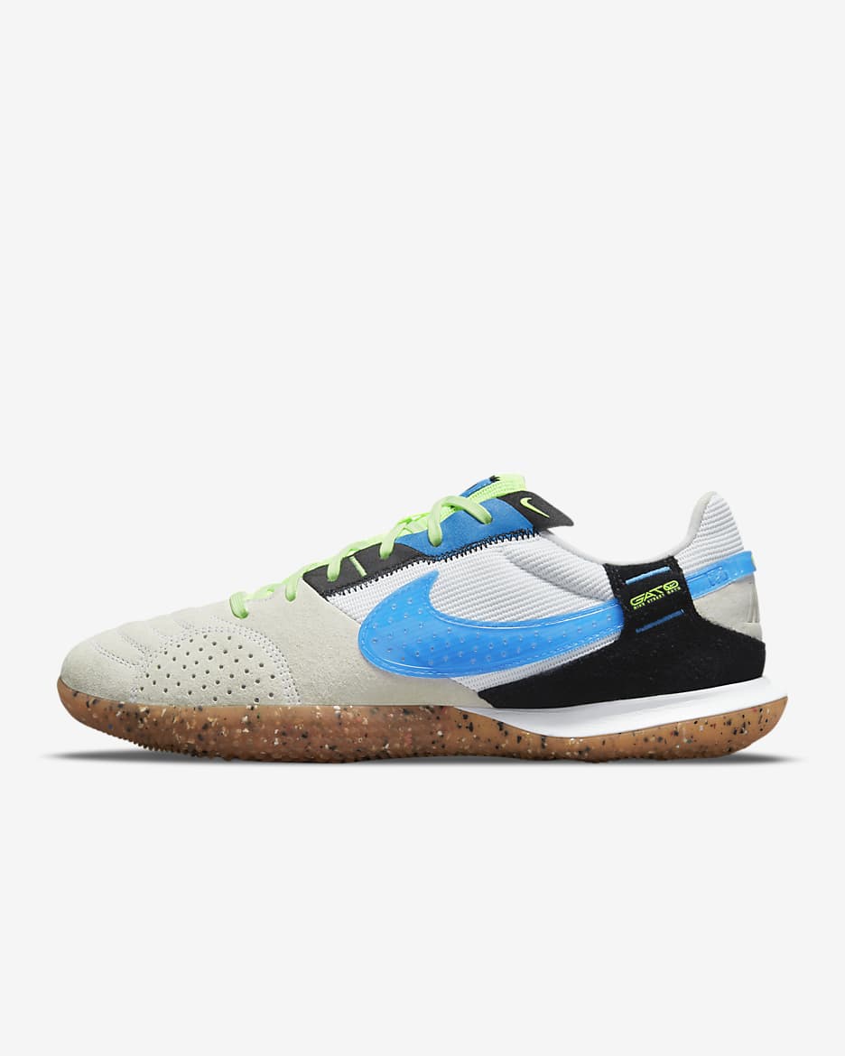 Tacos de futbol de corte low Nike Streetgato